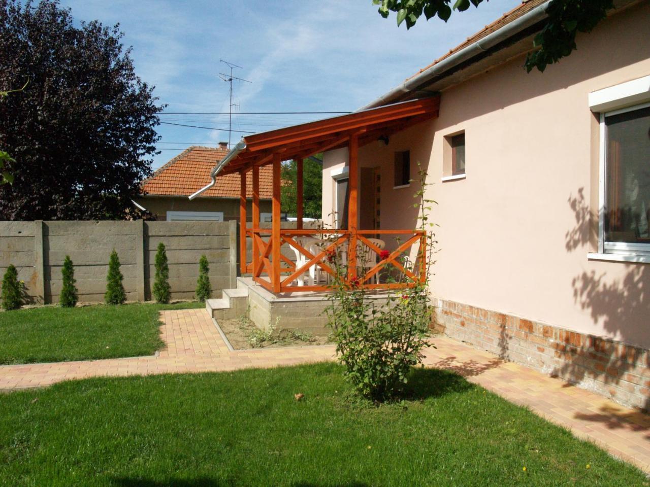 Liliom Apartman Gyula Exterior foto