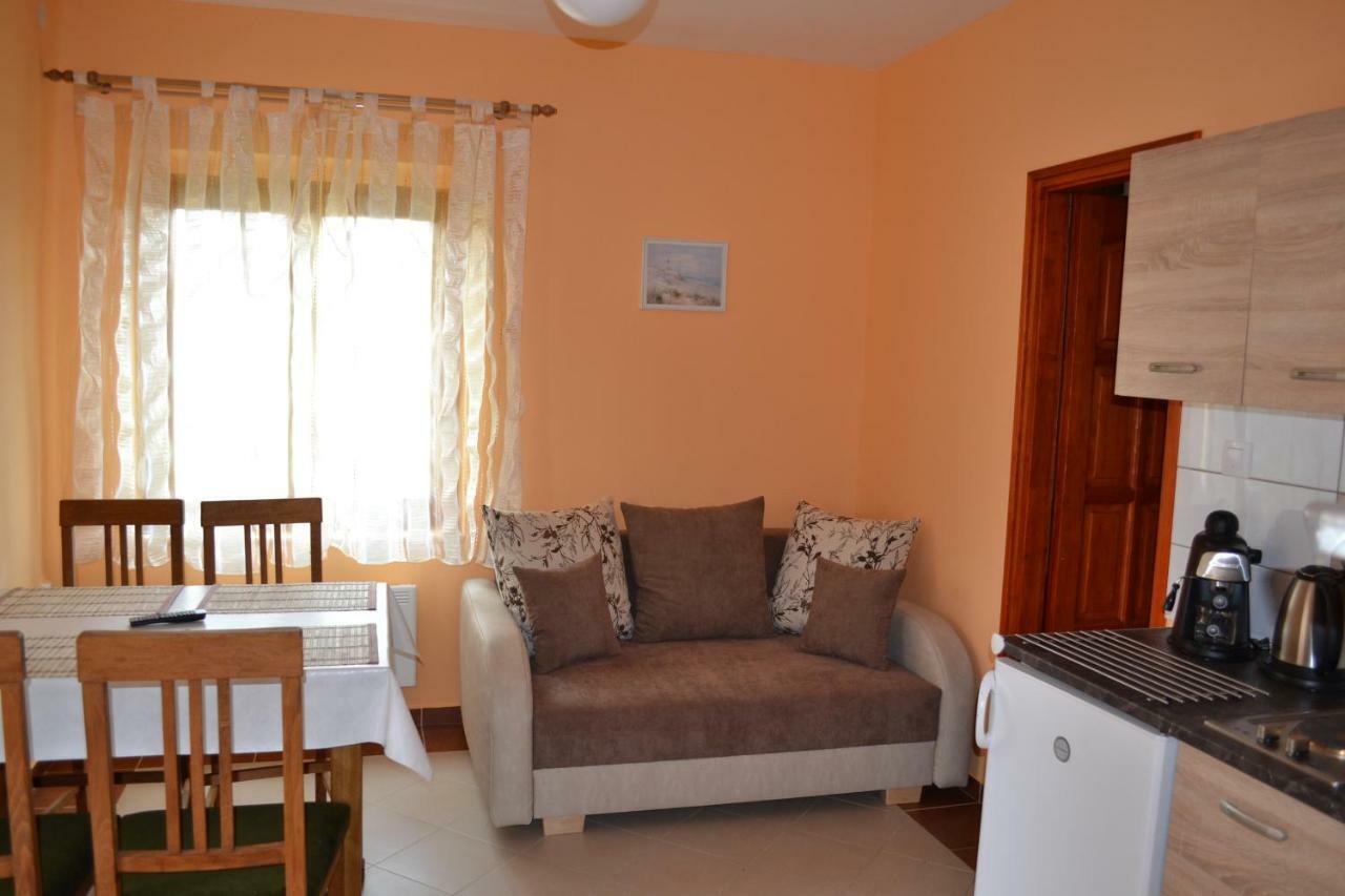 Liliom Apartman Gyula Exterior foto