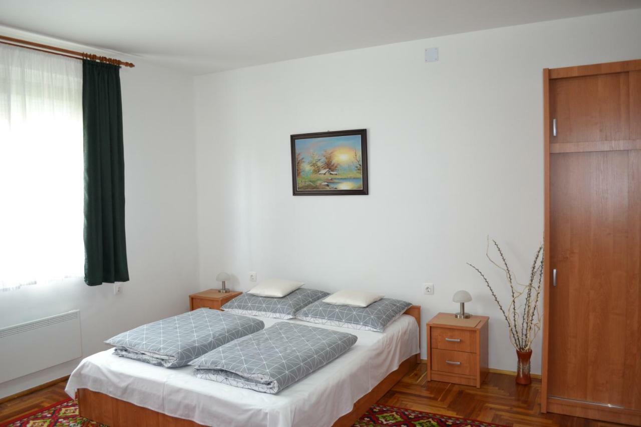 Liliom Apartman Gyula Exterior foto