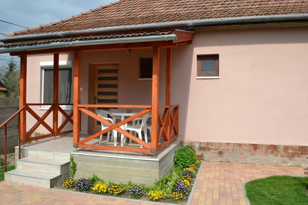 Liliom Apartman Gyula Exterior foto